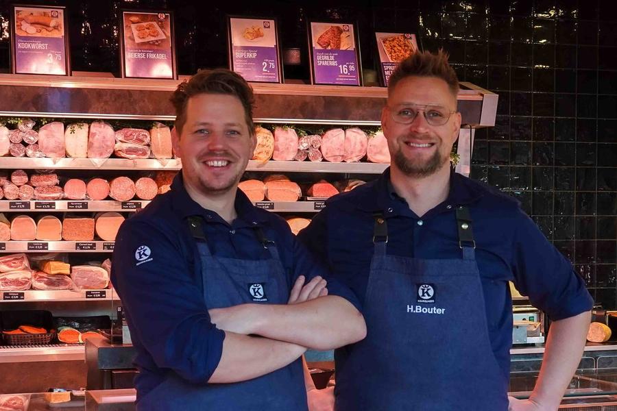 Henk-Jan en Jitze Bouter, de vierde generatie, in hun keurslagerij in Nieuw-Lekkerland