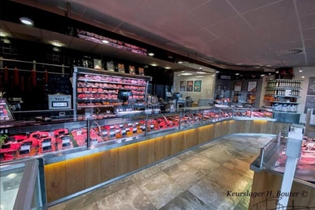 De toonbank van Keurslager H. Bouter in Nieuw-Lekkerland